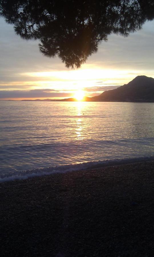 Apartman On The Beach - Nemira, Omis Apartment Bagian luar foto